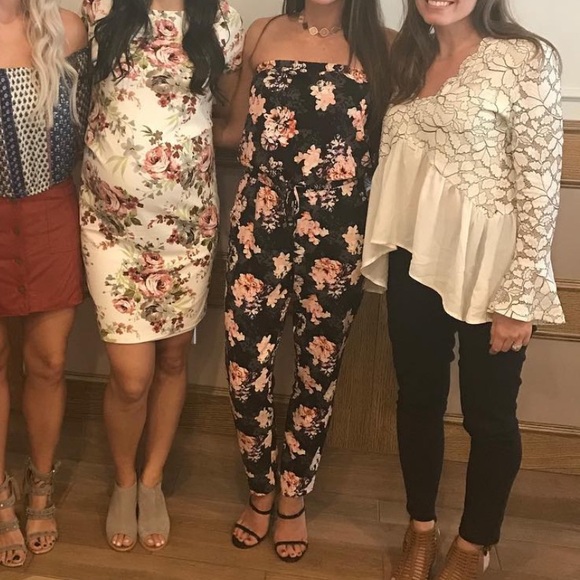 Dynamite Floral Romper - Picture 3 of 6